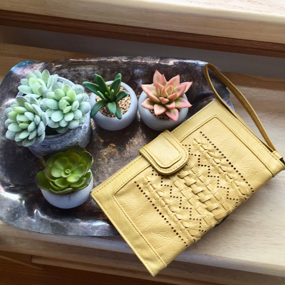 NWOT Nordstrom funky yellow wristlet wallet